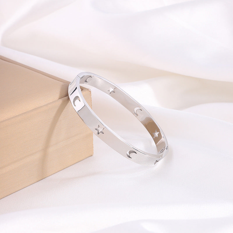 Fashion Titanium Steel Women's Bracelet Does Not Fade Ornament